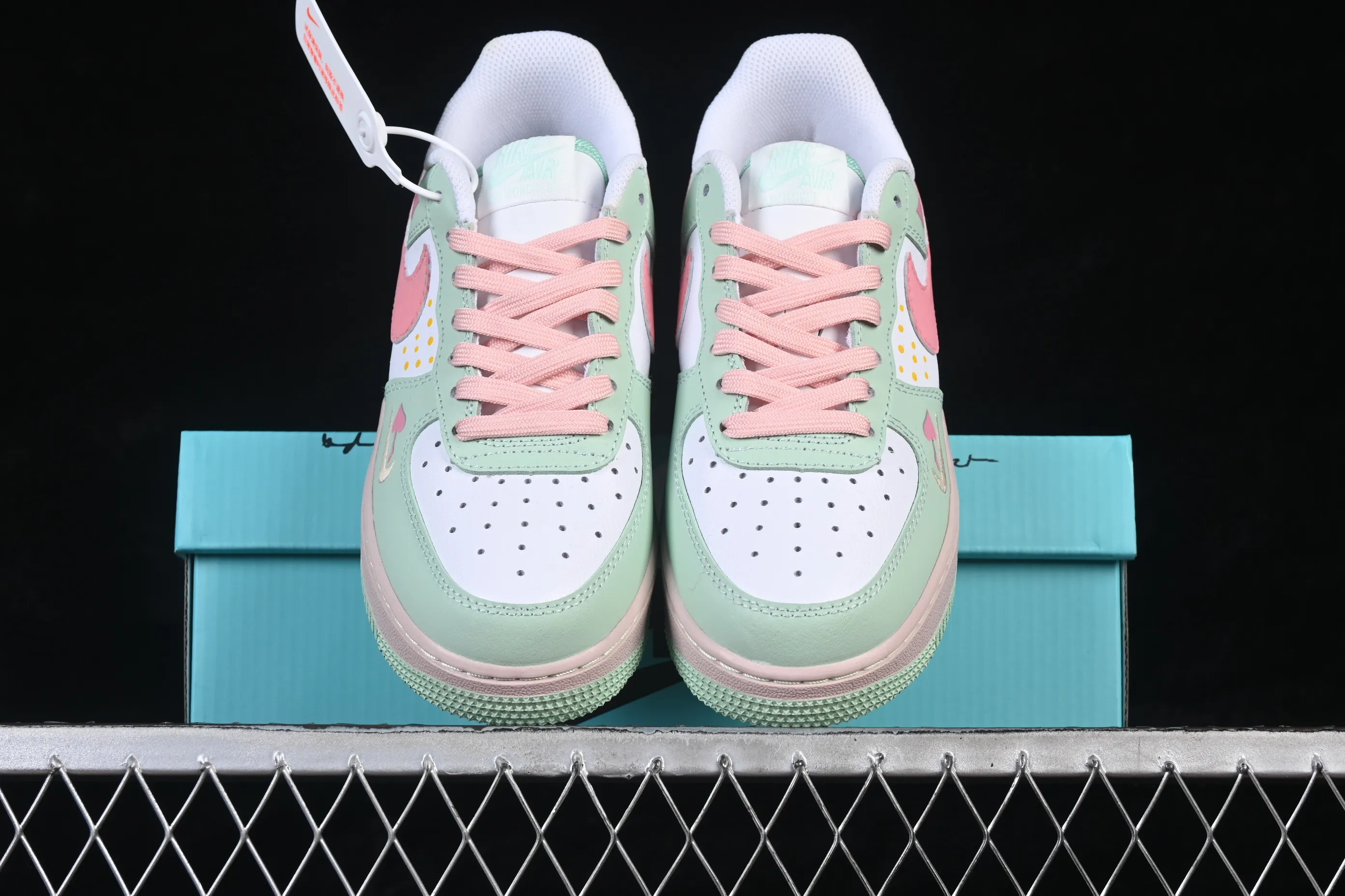 All categories Nk Air Force 1 Air Force series Nk Air Force 1 Low Air Force low top Nike Air Force 1'07 Low "Mint & Pink Sweetheart" Hand-painted graffiti Green and pink sweetheart Air Force 1 low-top casual sneakers DB3301-909